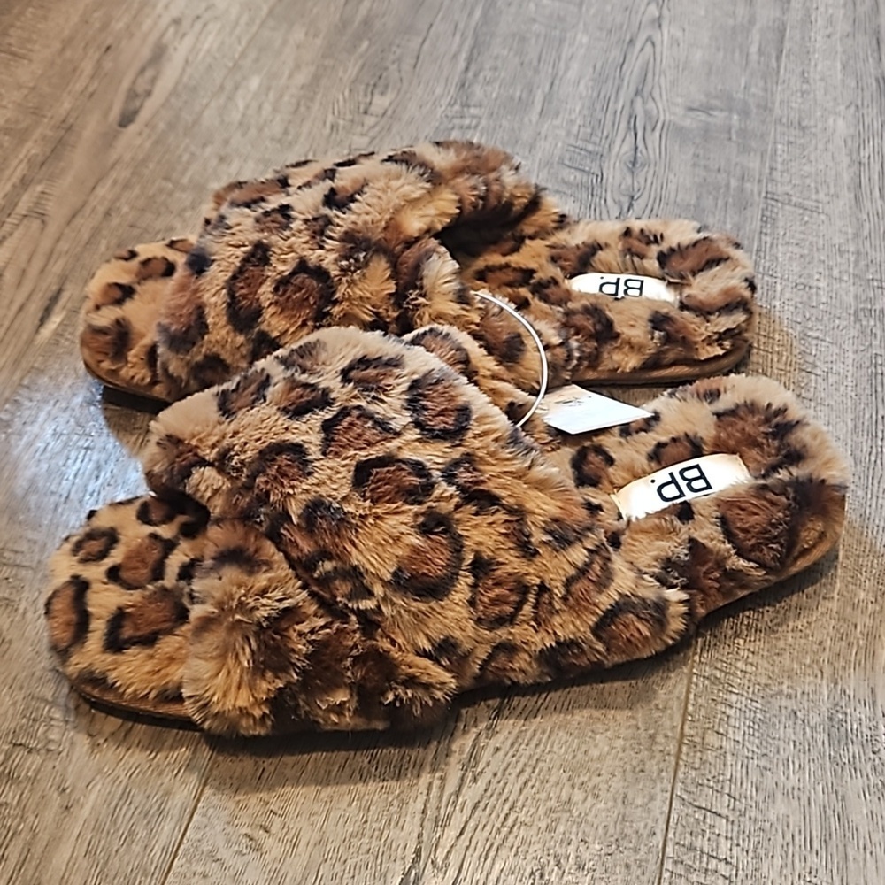 BP Leapord Crisscross Sandles Size XL Brand New With Tags.